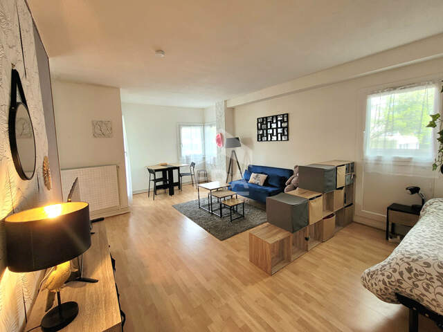 LOCATION - PAU BERLIOZ  : Grand T1 de 33m² avec extérieur et place de parking — photo du bien