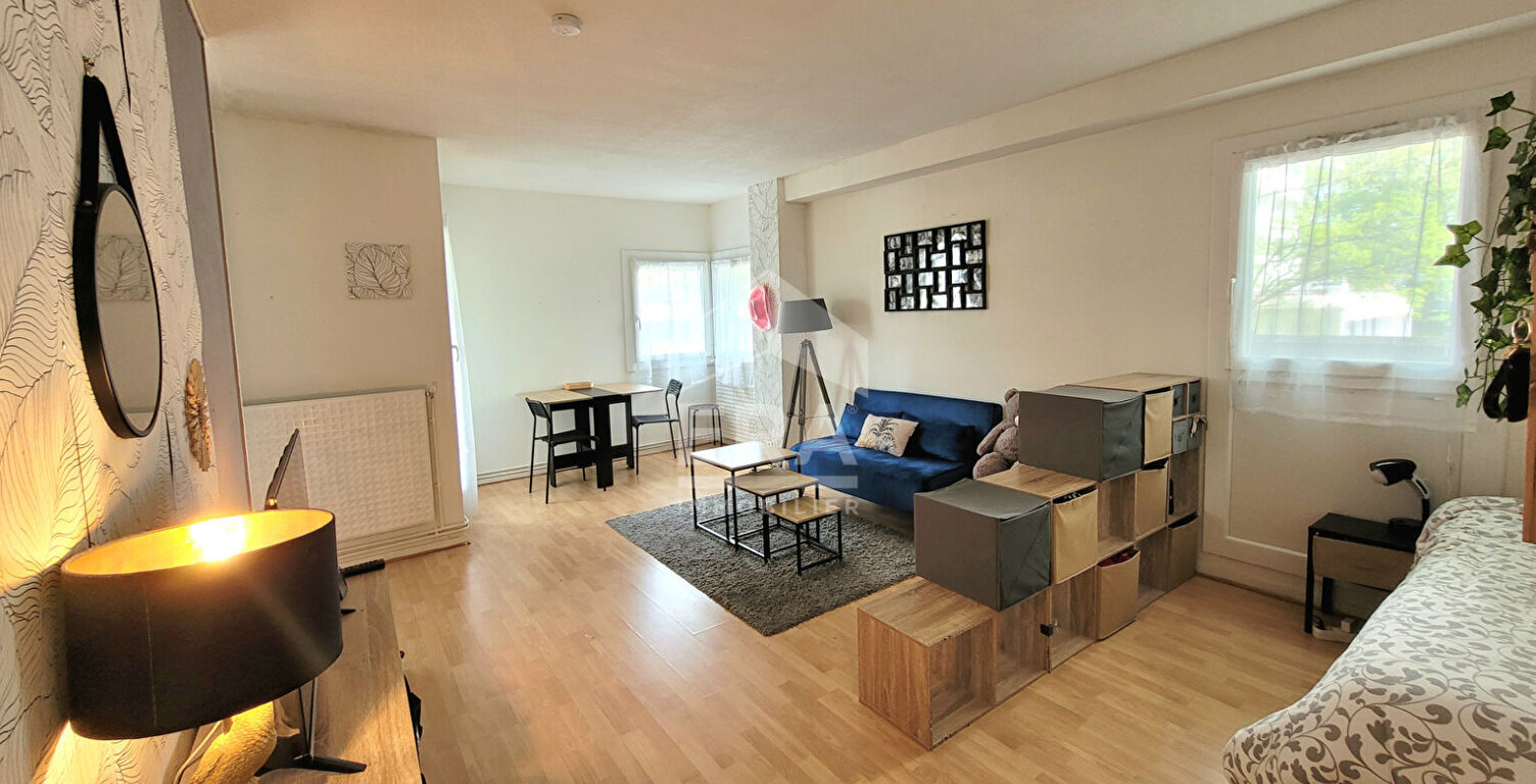 LOCATION - PAU BERLIOZ  : Grand T1 de 33m² avec extérieur et place de parking — photo 1
