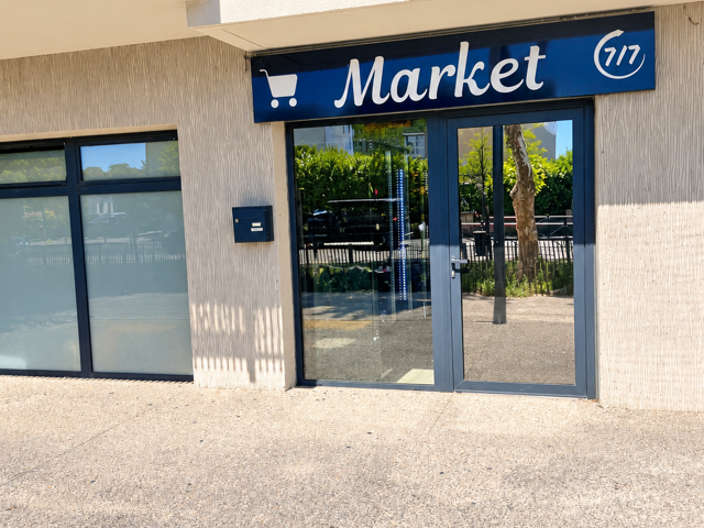 LUNEL-VIEL   LOCAL COMMERCIAL 34 M2 AVEC VITRINE   VENDU LOU — photo du bien