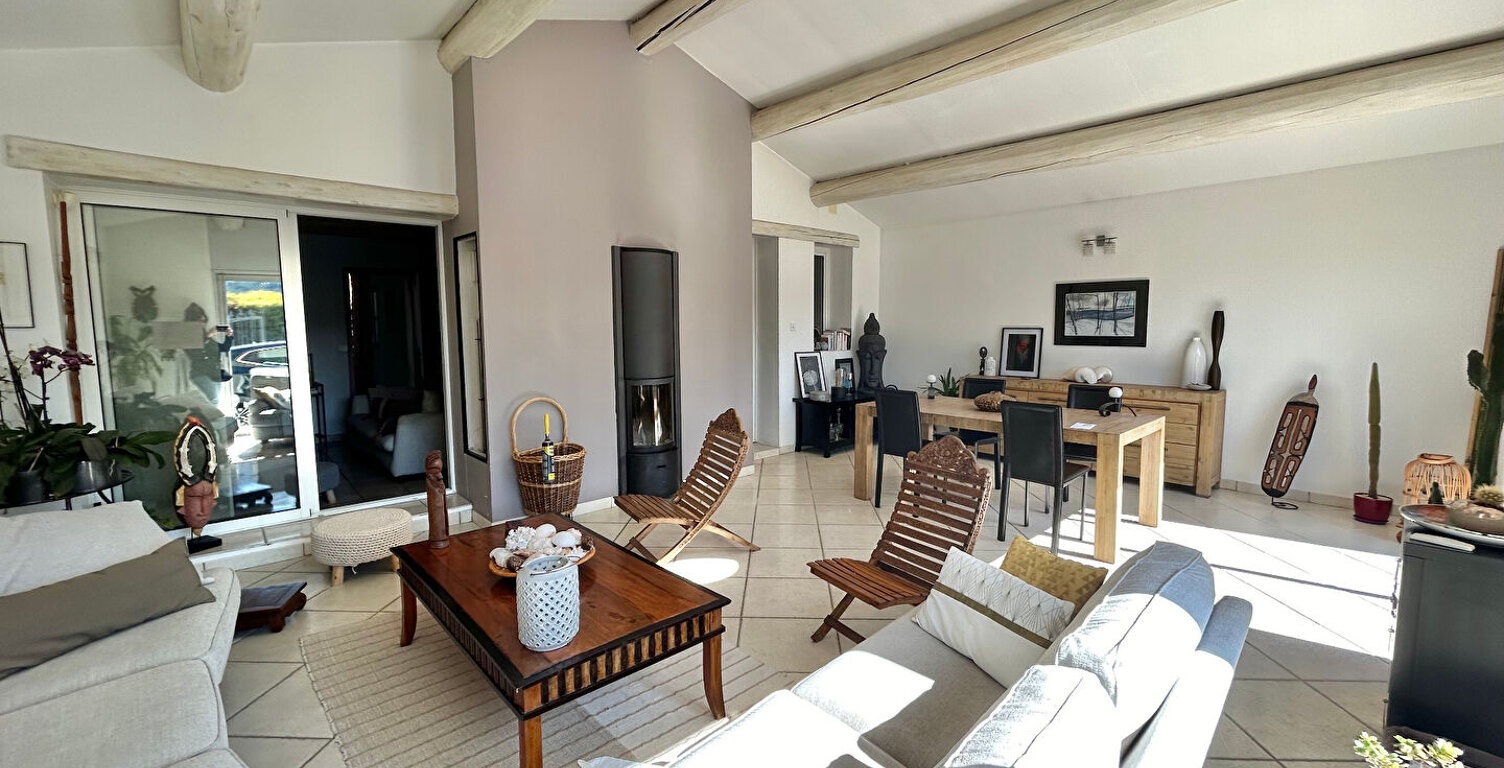 Maison  à vendre SAINT JULIEN LES Martigues 7 pièce(s) 145 m2 avec piscine — photo 1
