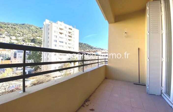 Nice-Saint Roch / 3 pièces 55.86m² avec balcon - 970euros — photo 2