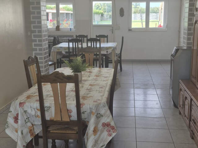 Maison familiale, idéale artisans, commerçants, garagistes, — photo du bien