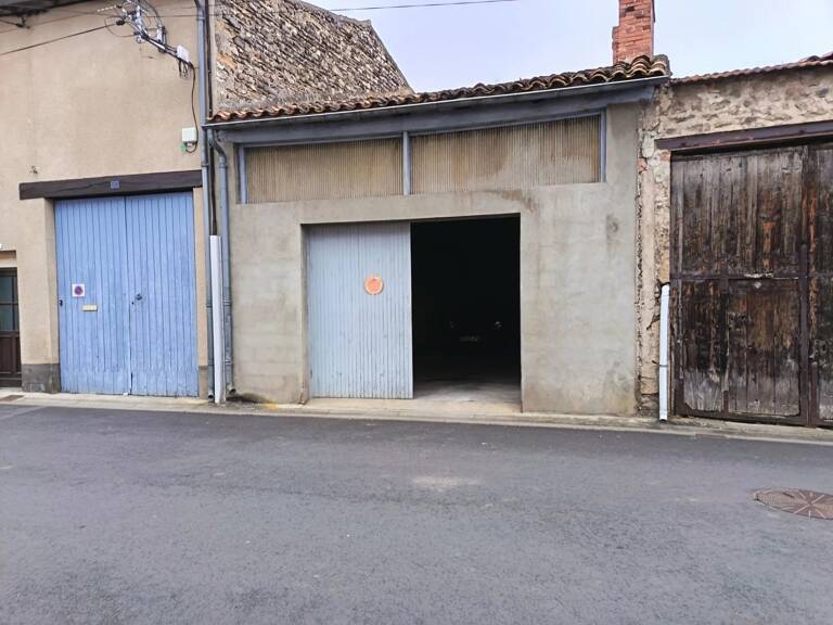 Garage à ST GERMAIN LEMBRON — photo 1