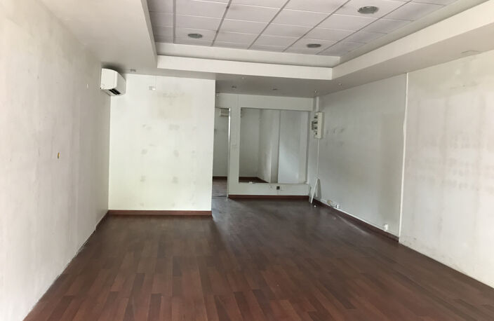 Local Commercial - 50m2 - centre ville Saint-Pierre — photo 2
