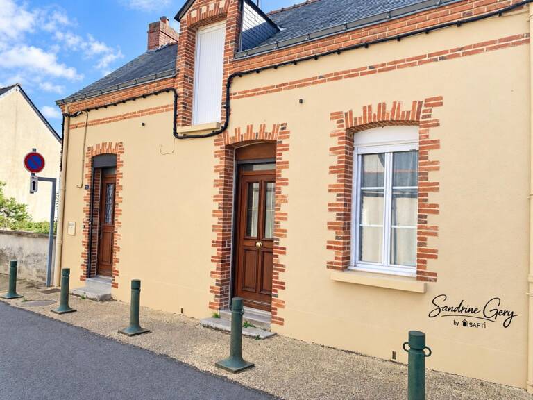 Maison de village avec trois chambres, jardin clos, ravalement récent et poêle à granulés. Un intérieur à réagencer selon vos envies : venez découvrir son potentiel ! — photo 1