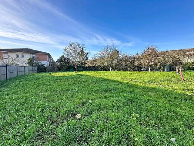 Terrain constructible 607m2 viabilisé sur SAINT JORY — photo du bien