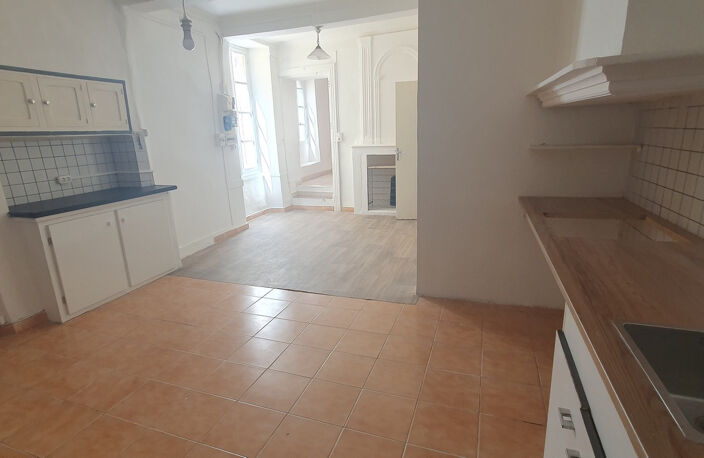 MAISON DE VILLAGE , CAVE ET GRENIER — photo 2