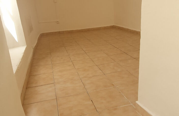 MAISON DE VILLAGE , CAVE ET GRENIER — photo 4