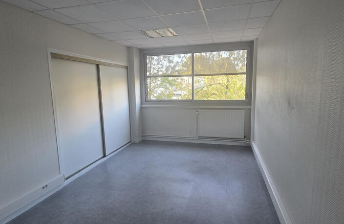 BUREAUX A LOUER Beaucouzé — photo 3