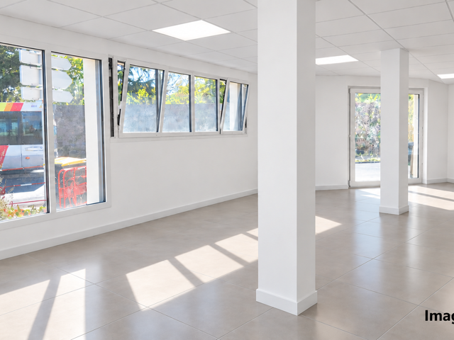 Local commercial NEUF A LOUER ANGERS — photo du bien