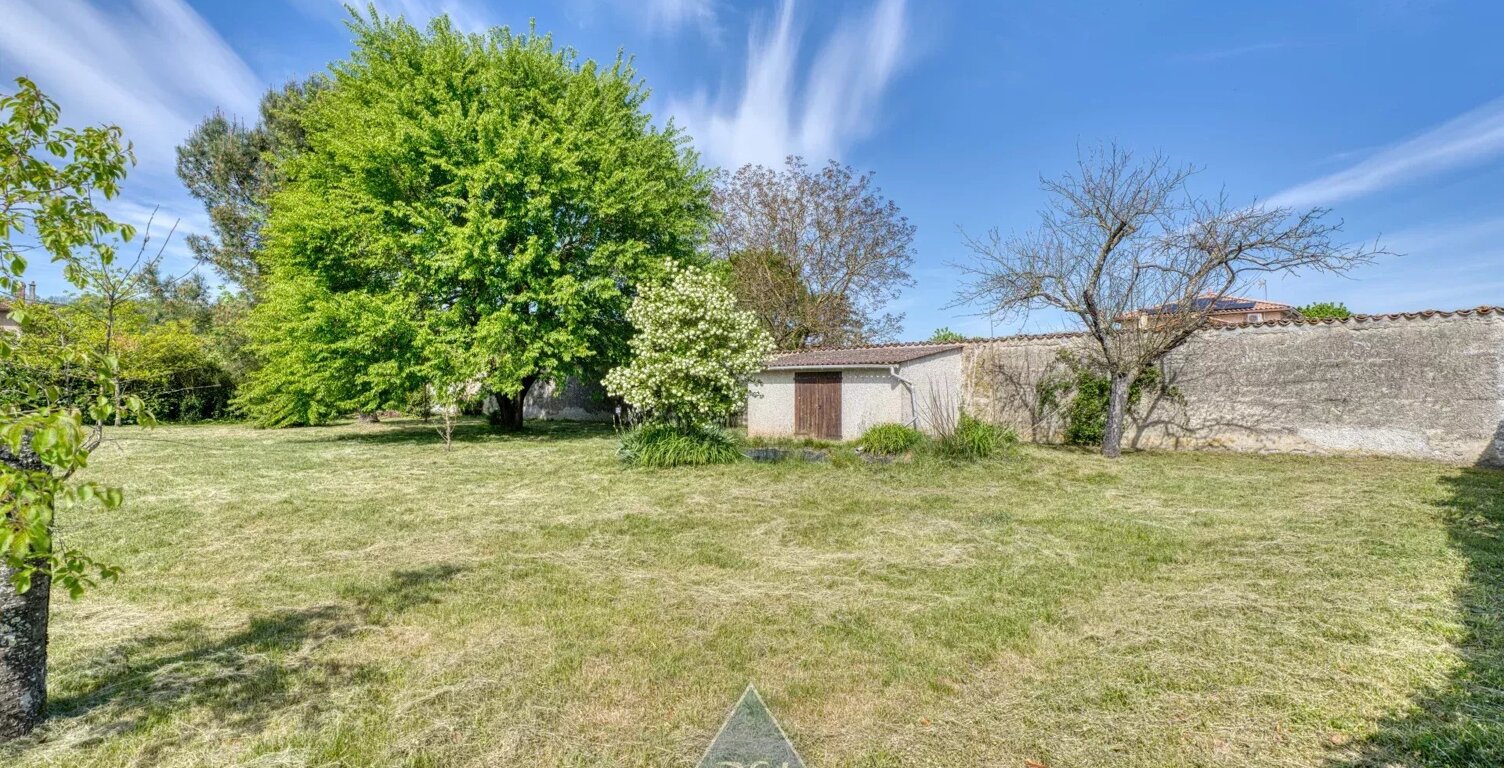 DAGNEUX --   TERRAIN RARE – 698 m² – SECTEUR TRÈS RECHERCHÉ – LIBRE CONSTRUCTEUR   — photo 1