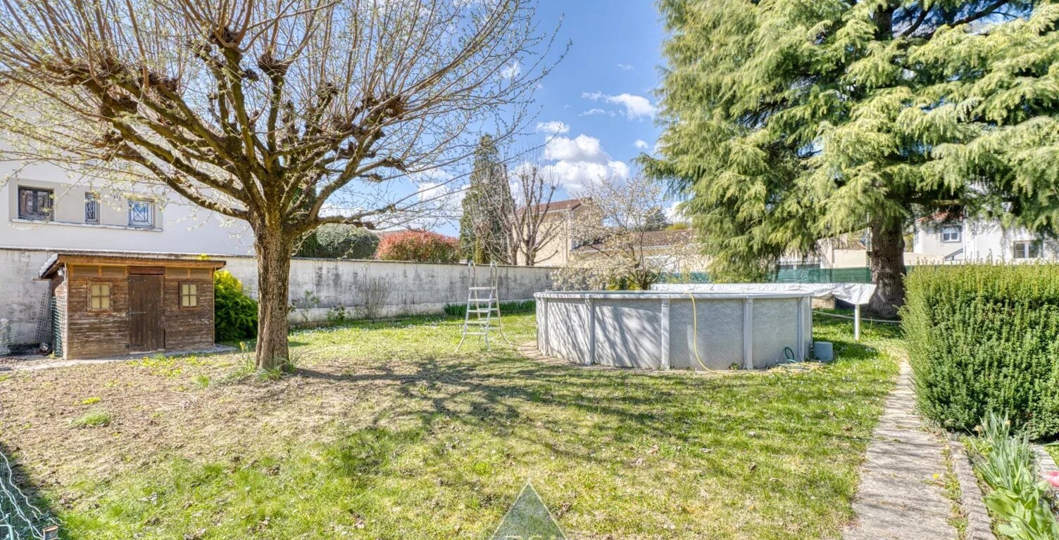 BEYNOST   TERRAIN CONSTRUCTIBLE 502 m² – ENVIRONNEMENT CALME – SECTEUR RECHERCHÉ – LIBRE CONSTRUCTEUR – PLAT – SANS VIS A VIS   — photo 1