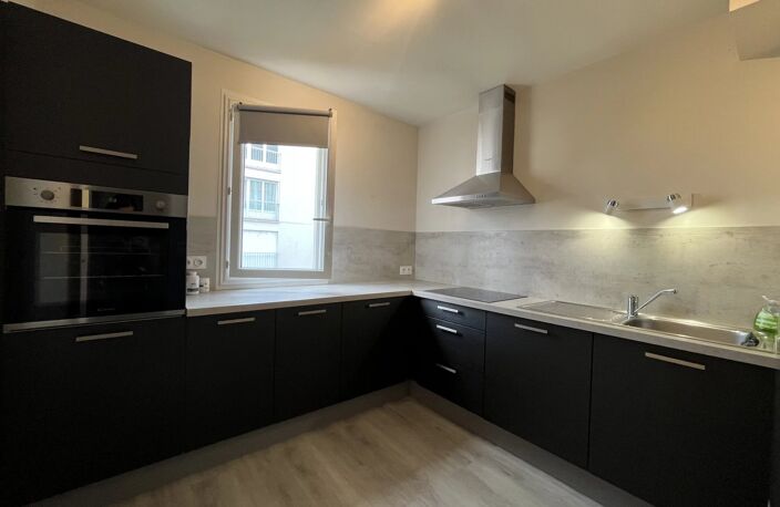 A LOUER - APPARTEMENT de 2 pièces situé à proximité du Centre Ville de CHARTRES — photo 3