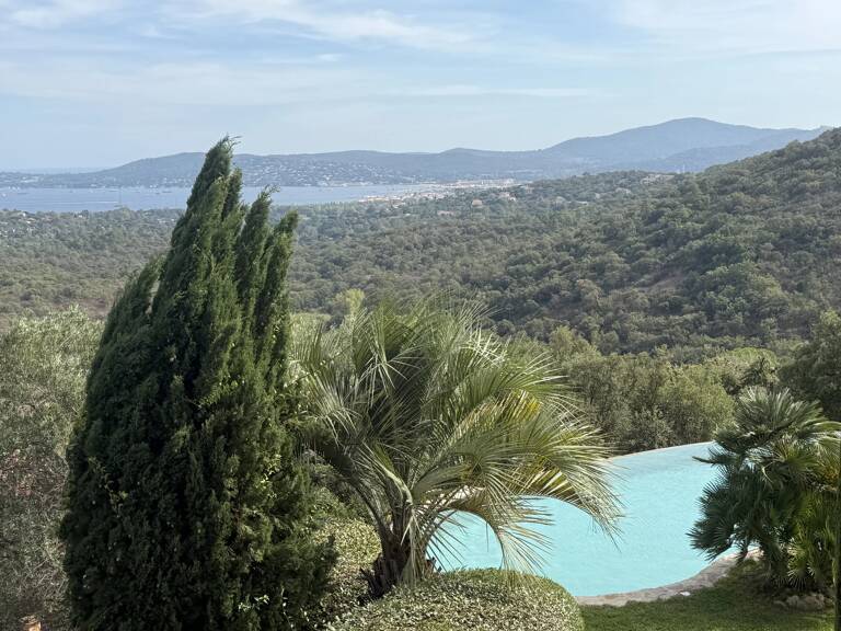 SUPERBE VILLA AVEC VUE PANORAMIQUE SUR LE GOLFE DE SAINT-TROPEZ — photo 1