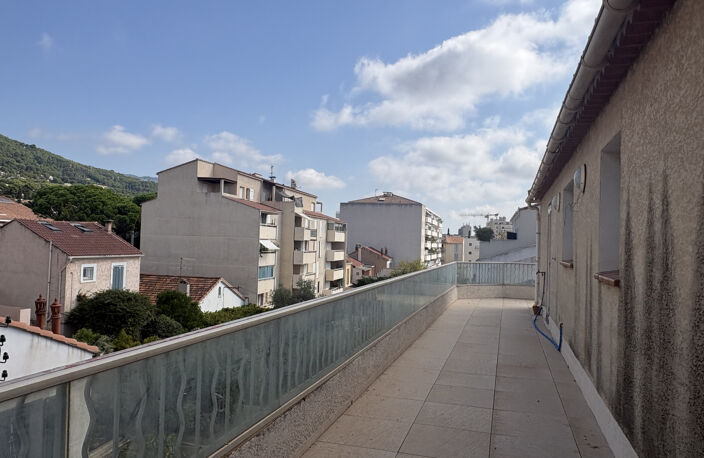 TOULON - BRUNET: Incroyable appartement T4 de112 m2 en derni — photo 3