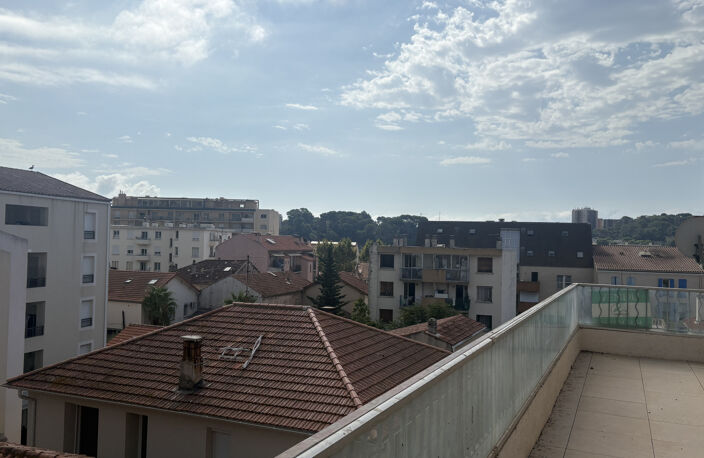 TOULON - BRUNET: Incroyable appartement T4 de112 m2 en derni — photo 4