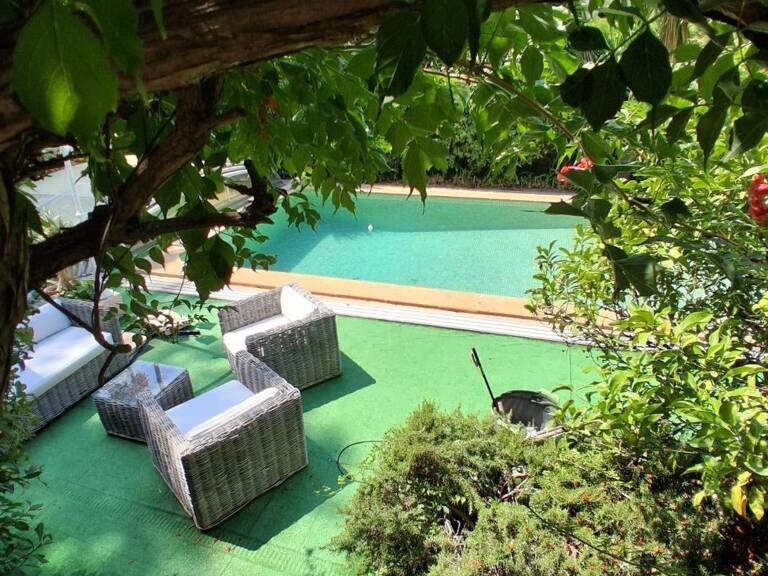 Villa — photo 1
