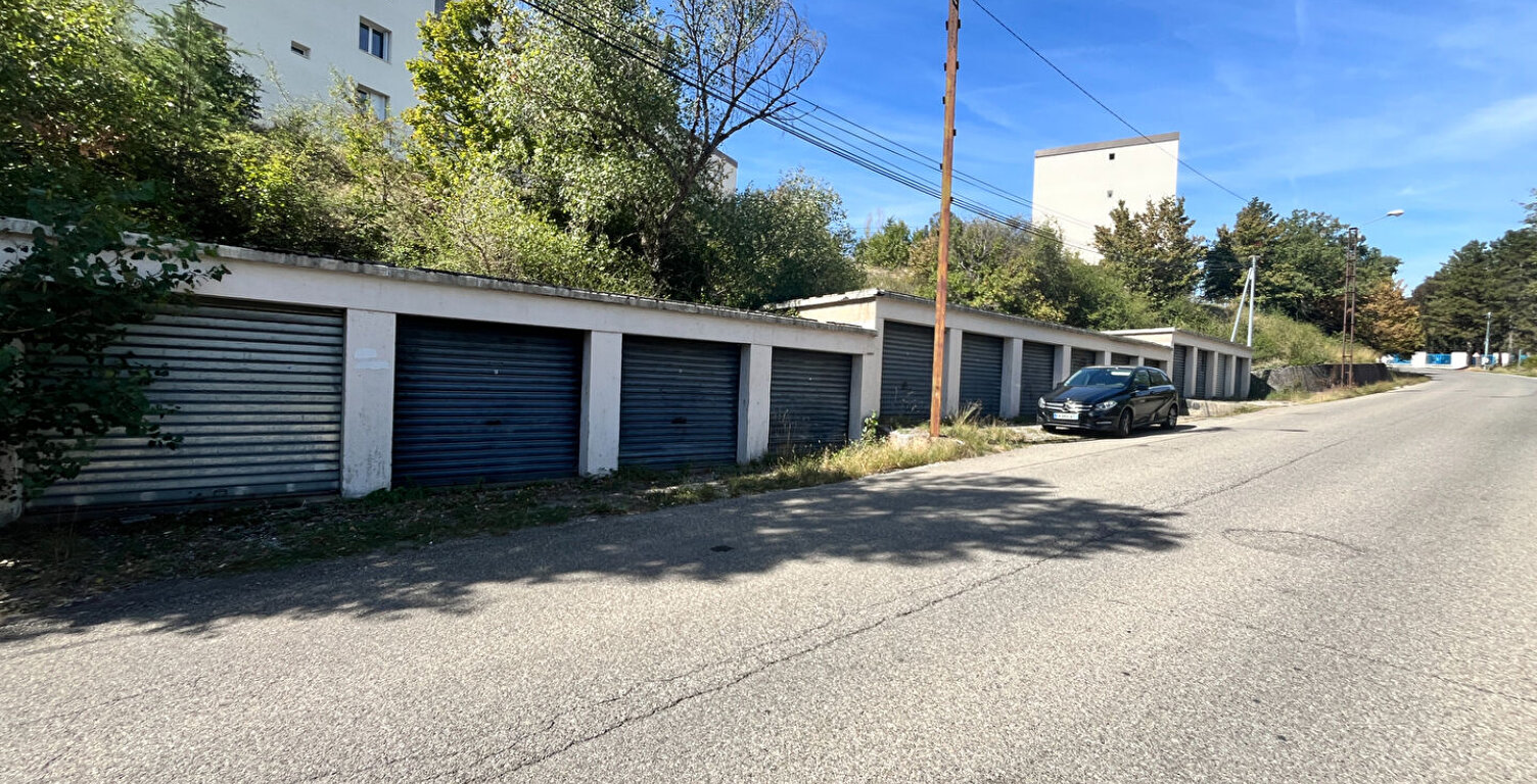 Garage Laragne Monteglin 1 pièce(s) — photo 1