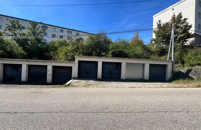 Garage Laragne Monteglin 1 pièce(s) — photo 3