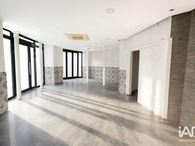 Location Boutique/Local commercial 135 m&sup2; — photo du bien
