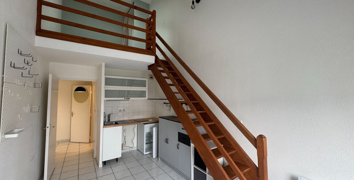 Appartement T1 - 27.42 m² - LA RICHE — photo 1