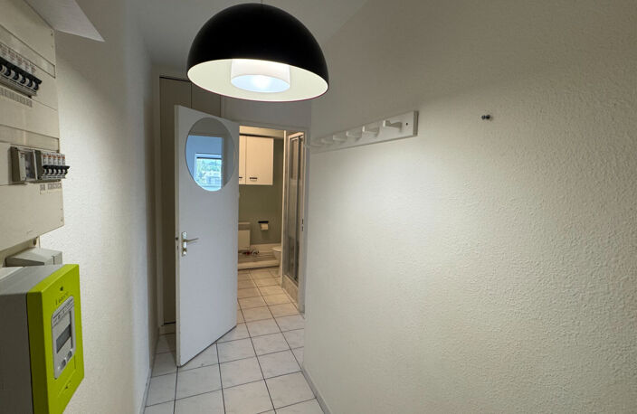 Appartement T1 - 27.42 m² - LA RICHE — photo 4