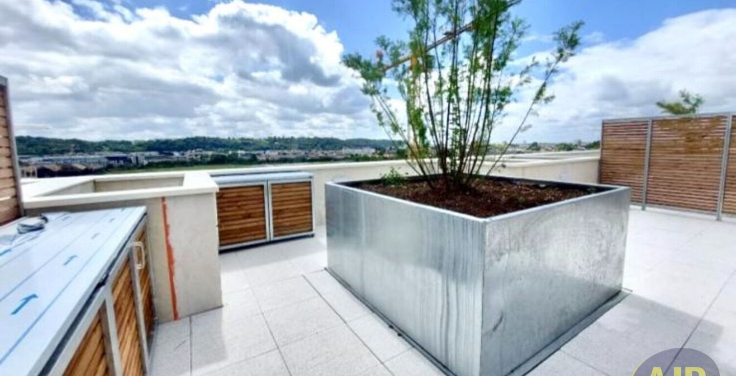 BORDEAUX, VUE GARONNE Appartement T3 — photo 1