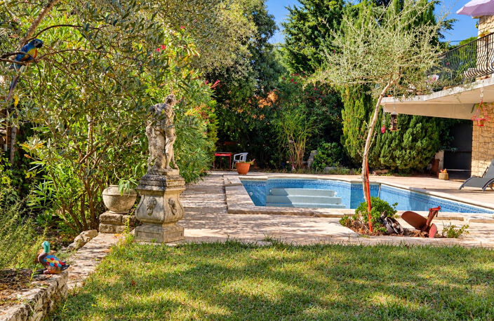Villeneuve-lès-Avignon   Maison indépendante 8 pièces de 212 — photo 2