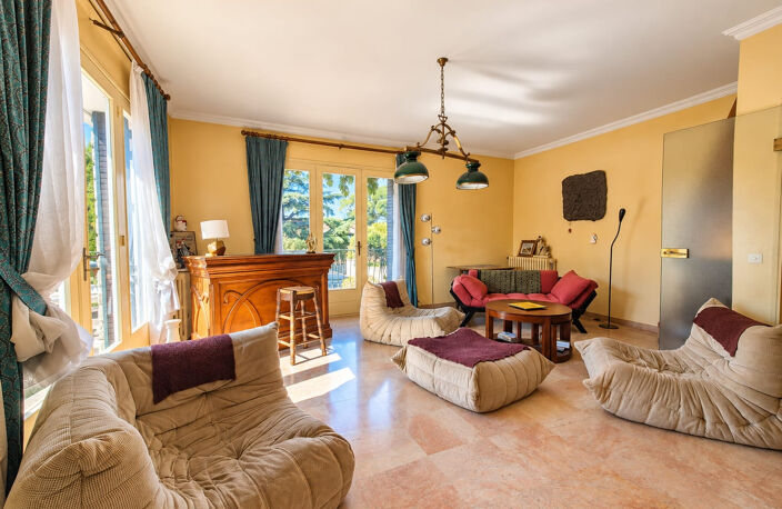 Villeneuve-lès-Avignon   Maison indépendante 8 pièces de 212 — photo 4