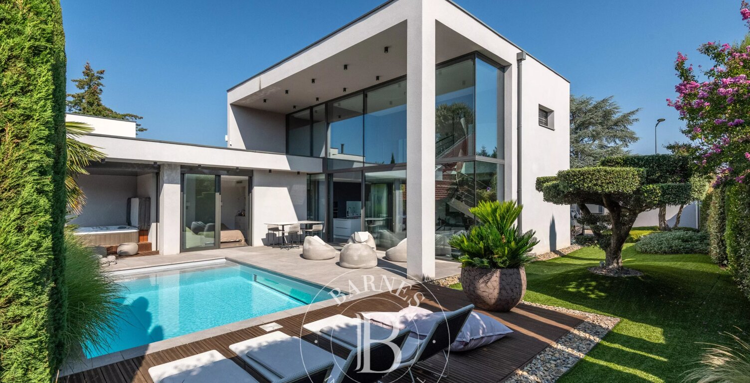 EXCLUSIVITÉ – SAINTE-FOY-LÈS-LYON | Propriété d’architecte par Vieillard de 220 m² — photo 1