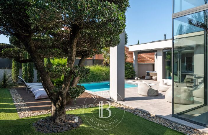 EXCLUSIVITÉ – SAINTE-FOY-LÈS-LYON | Propriété d’architecte par Vieillard de 220 m² — photo 4