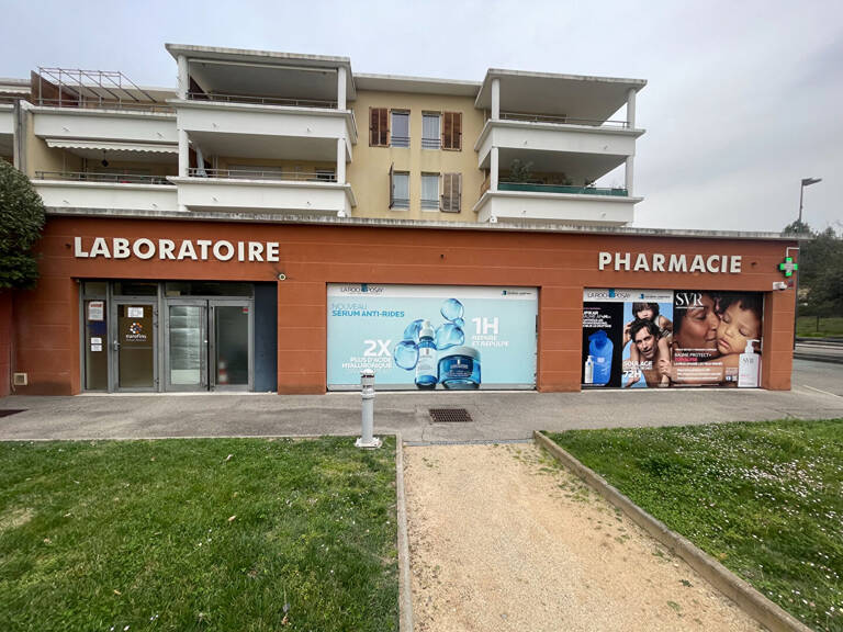 Local 114 m2 - Duranne — photo 1
