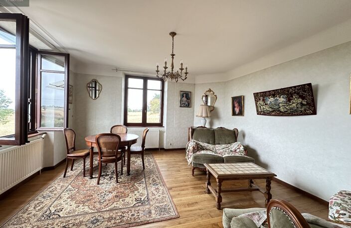 Dans un environnement calme avec vue dégagée, maison offrant de beaux volumes sur un terrain de 4072m²  — photo 2