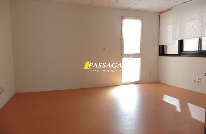 LAISSAC : Local situé dans une Maison Médicale. — photo 2