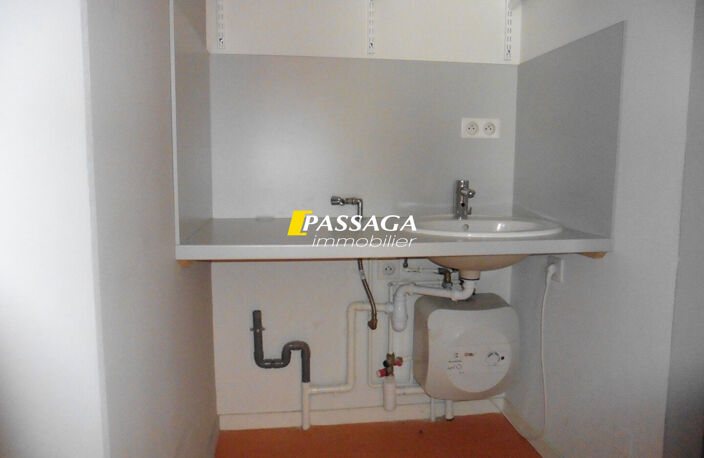 LAISSAC : Local situé dans une Maison Médicale. — photo 5