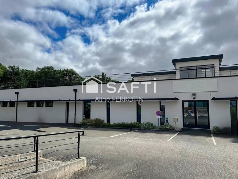 Local spacieux, visible et idéalement situé — photo 1