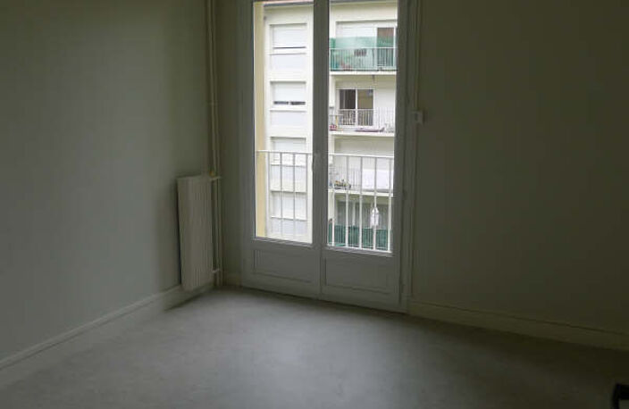 F3 PETIT COURONNE - 3 pièce(s) - 73.05 m2 — photo 3