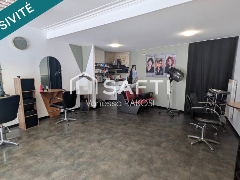 SALON DE COIFFURE DE 90 M² ENTRE SAINT JEAN D'ANGELY ET COGNAC — photo 1