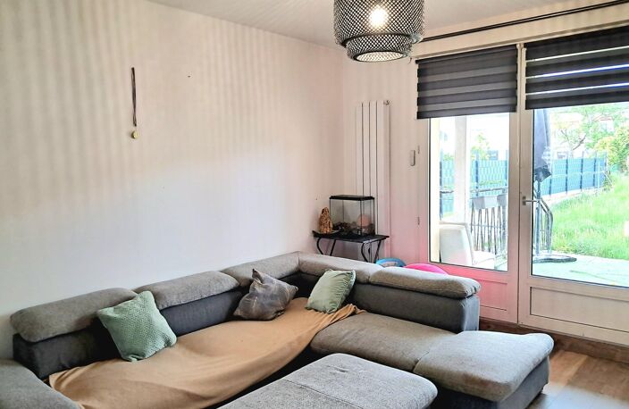 Maison avec jardin et garage — photo 3