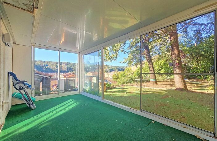 Un duplex lumineux avec grand jardin privatif, garage et vue dominante sur Bédarieux. — photo 3