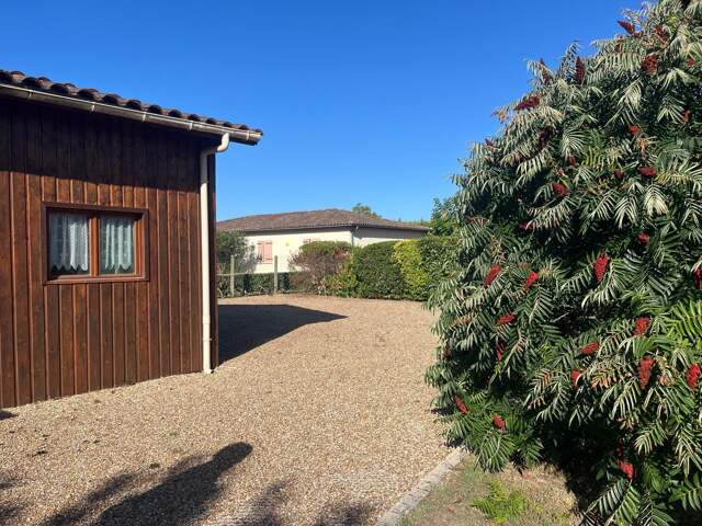 Terrain 800 m2 constructible sur Vayres — photo du bien