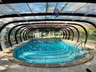 Cadenet  Propriété sur 5 858 m² avec piscine couverte et séjour aux beaux volumes — photo 2