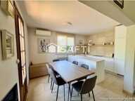 Cadenet  Propriété sur 5 858 m² avec piscine couverte et séjour aux beaux volumes — photo 4