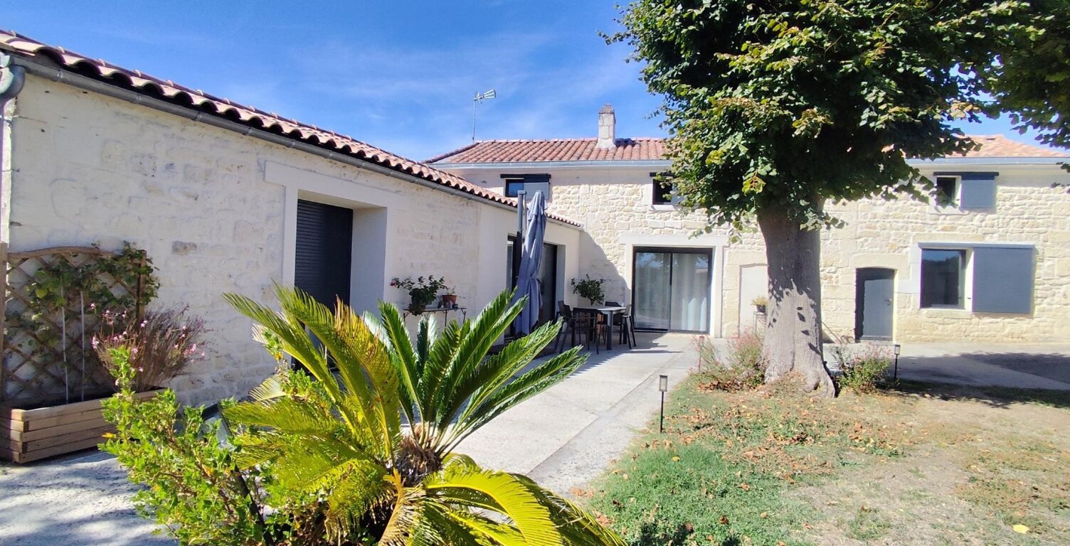 Charentaise en pierre rénovée avec jardin Taillant — photo 1