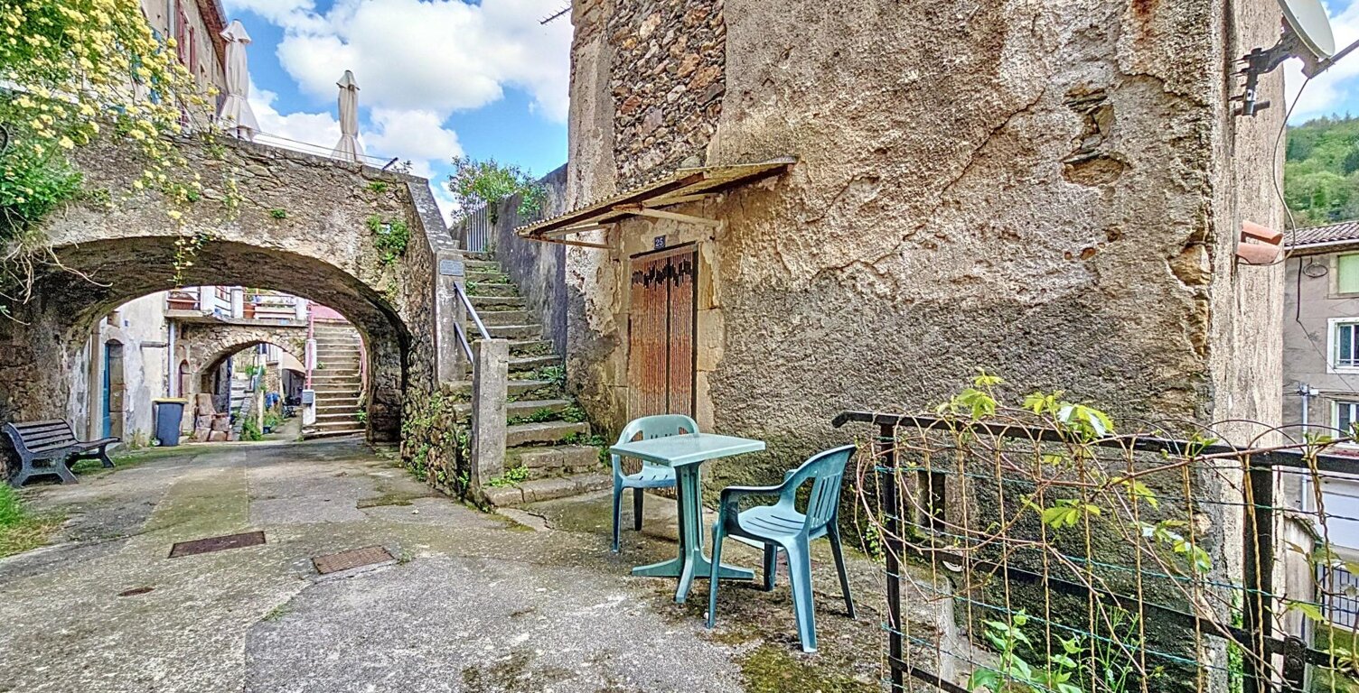 Charmante maison de village avec cheminée au cœur de Saint-Étienne-Estréchoux  Idéal premier achat ou pied-à-terre — photo 1