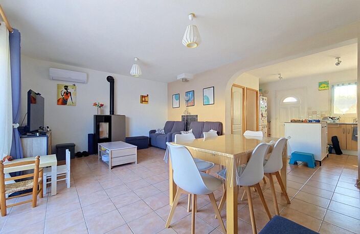 Une agréable villa familiale avec bel espace de vie, extérieur et stationnements privatifs dans un quartier recherché d'Hérépian. — photo 3