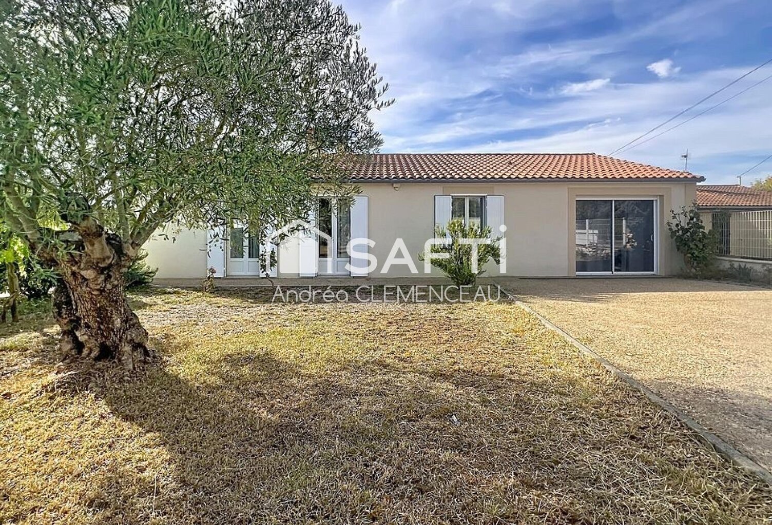 Maison de plain-pied  Prignac-et-Marcamps  commodités à pied  Terrain de 1 172 m² — photo 1
