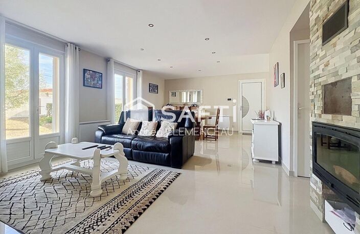 Maison de plain-pied  Prignac-et-Marcamps  commodités à pied  Terrain de 1 172 m² — photo 3