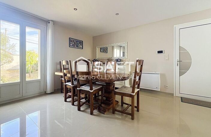 Maison de plain-pied  Prignac-et-Marcamps  commodités à pied  Terrain de 1 172 m² — photo 4