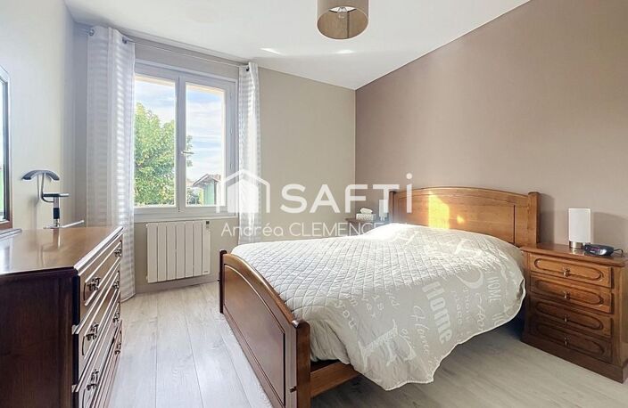 Maison de plain-pied  Prignac-et-Marcamps  commodités à pied  Terrain de 1 172 m² — photo 5